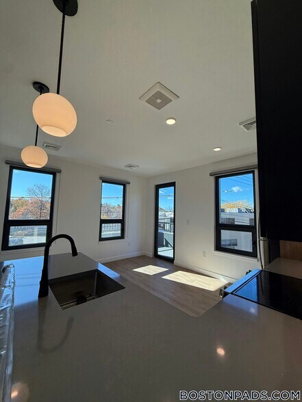 Building Photo - 199 Gardner St