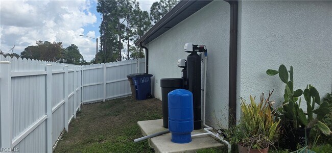 Building Photo - 614 Flamingo Ave S