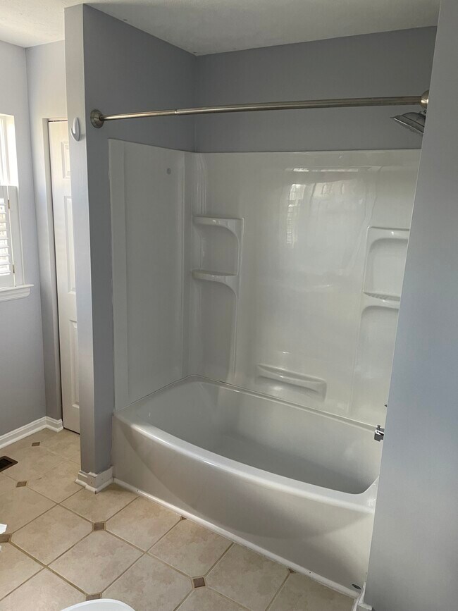 Master Bathroom - 104 Pine Creek Dr