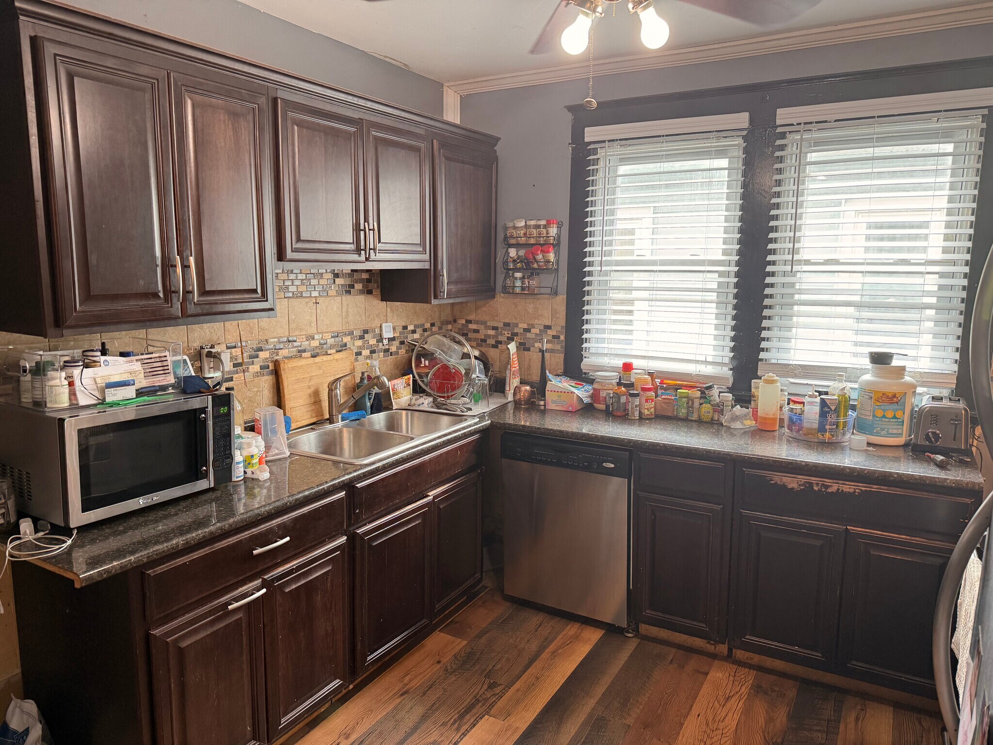 Building Photo - 359 Colvin Ave