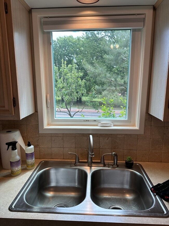 Building Photo - Just Renovated 1,300 SQ' Duplex Across from Woodward Park