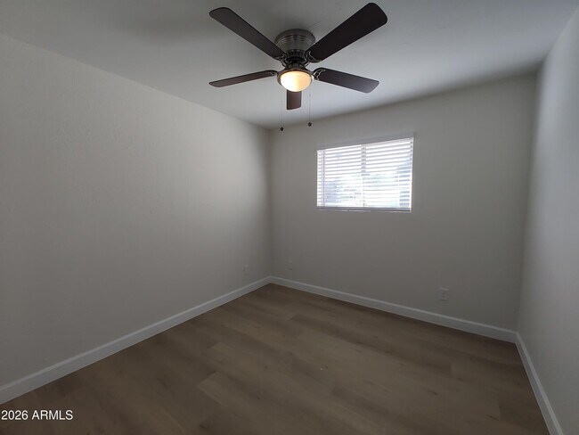 Building Photo - 2316 E Karen Dr