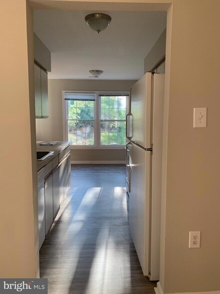Building Photo - 7575 Belle Grae Dr