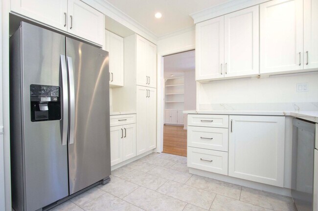 Building Photo - 263 Knight Dr