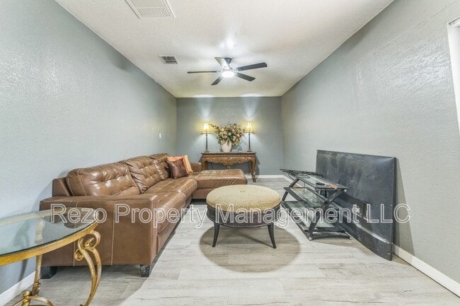 Building Photo - 465 Rio Grande Ln