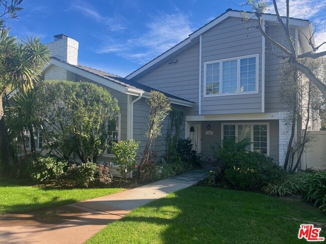 Building Photo - 1419 Avenida de Cortez