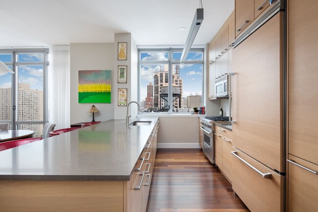 Building Photo - 333 E 91st St