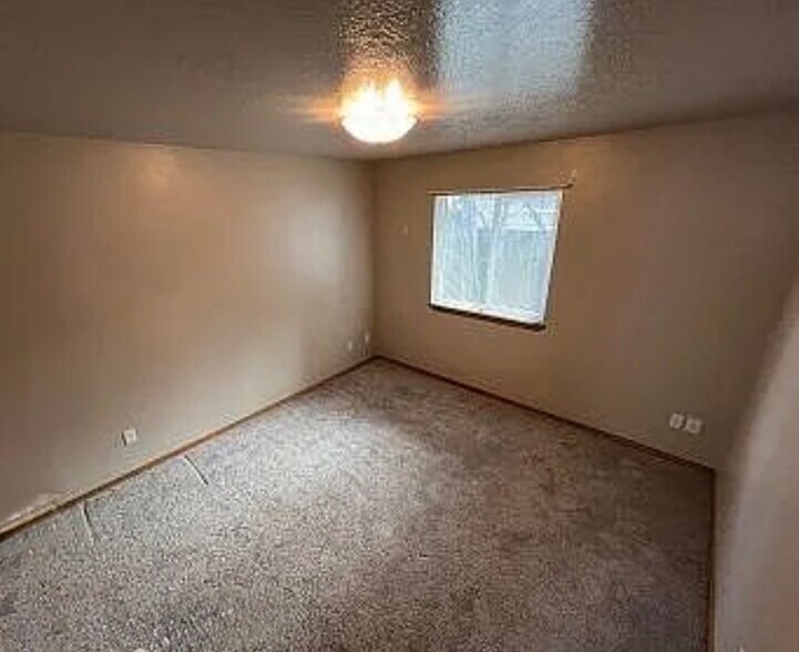 Building Photo - 1806 N Medina St