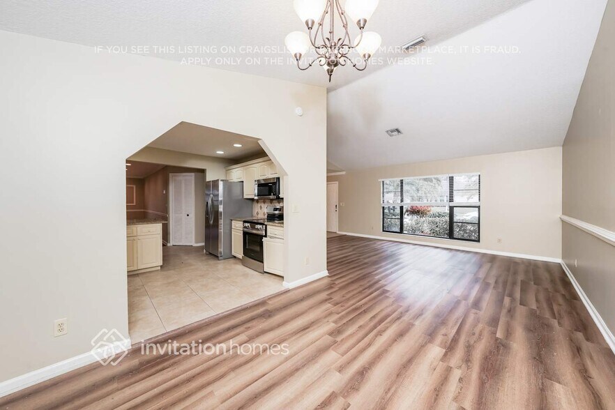 Building Photo - 845 Daffodil Dr