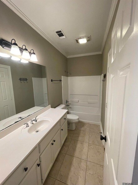 Building Photo - 828 Meadow Bend Dr