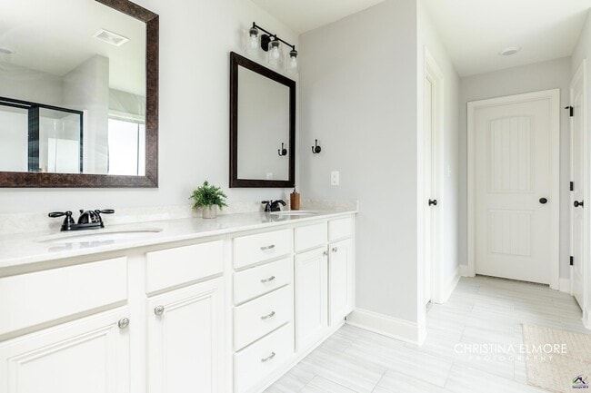 Building Photo - 214 Creek Ridge Dr