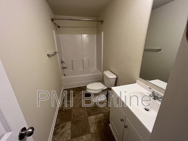 Building Photo - 5675 Laurel Ridge Cir