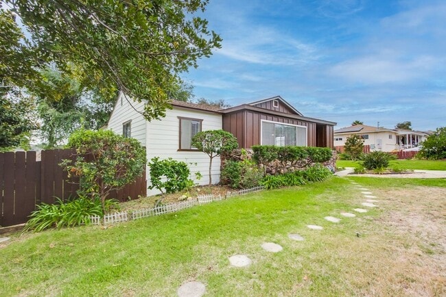 Building Photo - Charming Fully Remodeled 3-Bedroom Home in...