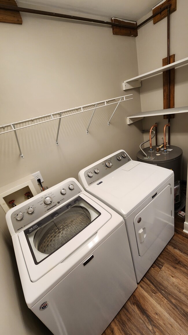 Building Photo - 5930 S New Hope Rd