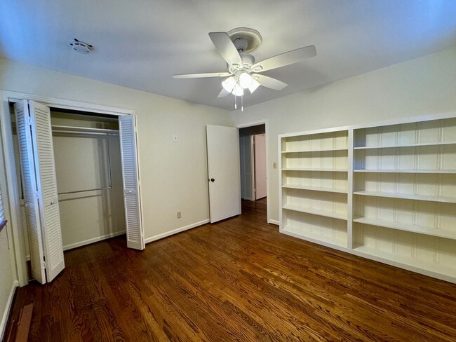 Building Photo - Idyllic Green Hills Home