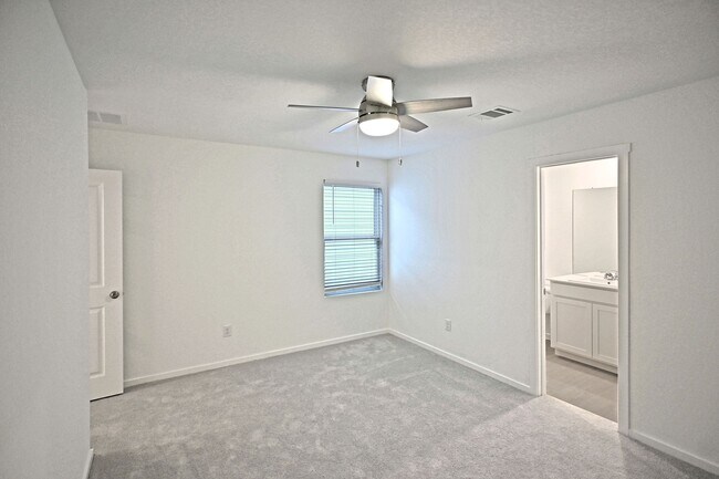 Building Photo - 12105 Floral Blossom