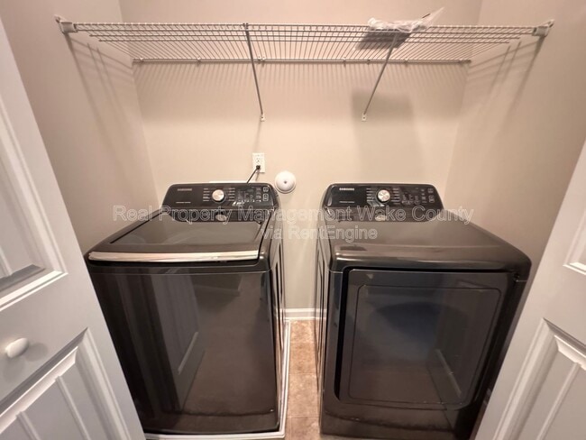 Building Photo - 330 Carthage Ct