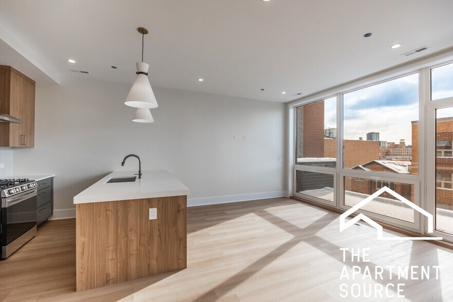 Building Photo - 1624 W Grand Ave