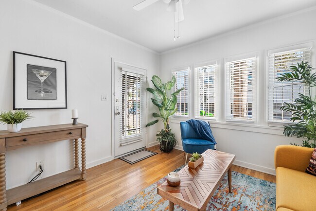 living room facing east - 1926 3rd St