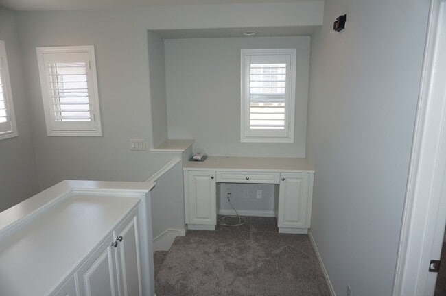 Building Photo - Charming 2 Bed 2.5 Bath Detached Home in G...
