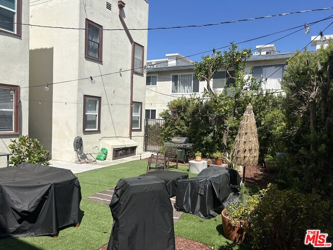 Building Photo - 3642 Mentone Ave