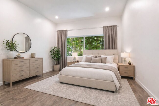 Building Photo - 3729 Reklaw Dr