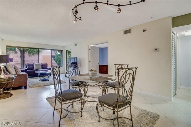 Building Photo - 124 Cypress Way E