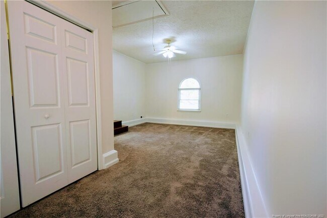 Building Photo - 2102 Forest Hills Dr