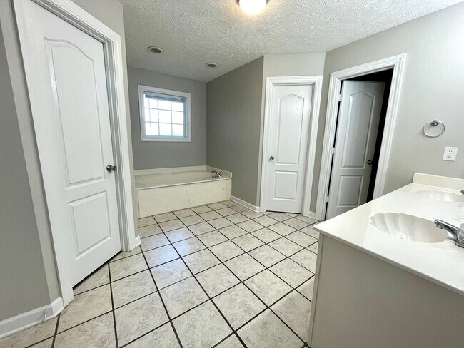 Building Photo - 00506