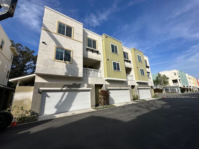 Building Photo - Winslow Complex Gem