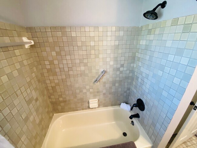 Building Photo - 3401 E Debazan Ave