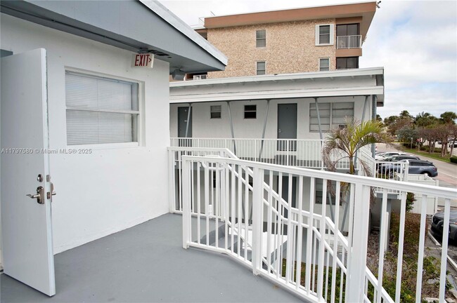 Building Photo - 4105 N Ocean Dr