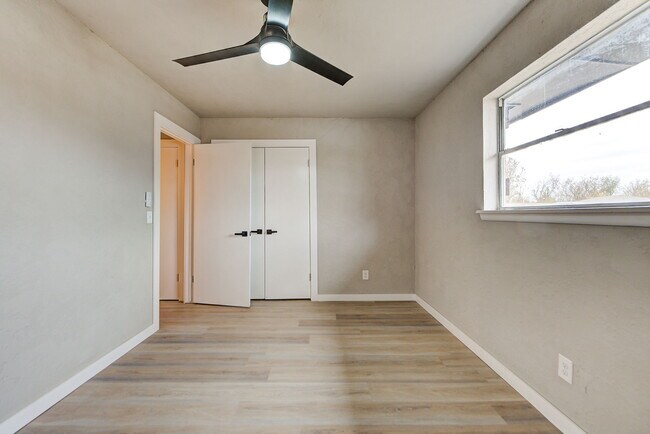 Building Photo - 320 NW 86th St