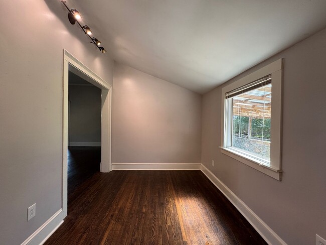 Building Photo - North AVL - Updated Spacious 2/2 Home