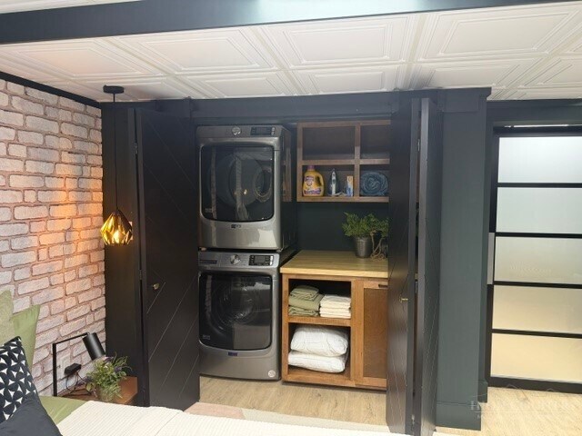 Building Photo - 447 Oakwood Rd