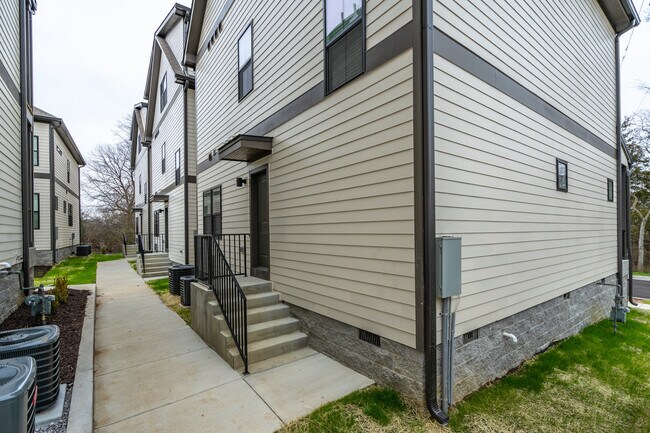 Building Photo - 405 Marshall St