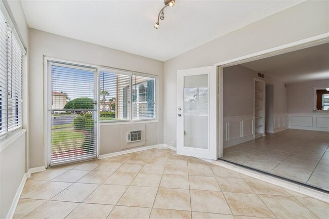 Building Photo - 10375 Carrollwood Ln