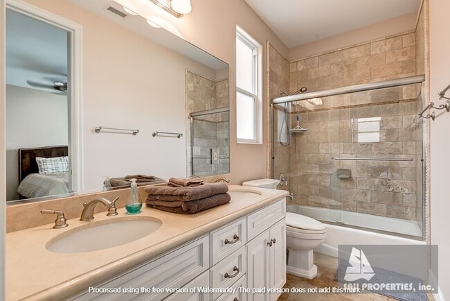 Building Photo - Gorgeous, Large downtown Huntington Beach Vacation Rental