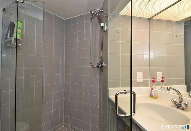 Building Photo - 285 East Ave