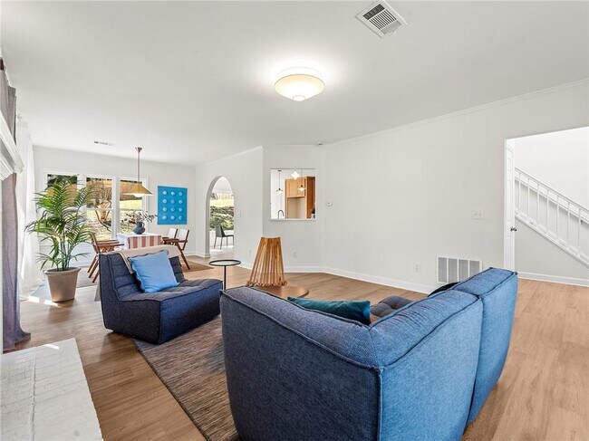 Building Photo - 1414 Justin Dr