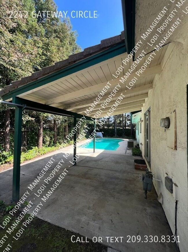 Building Photo - 2242 Gateway Cir