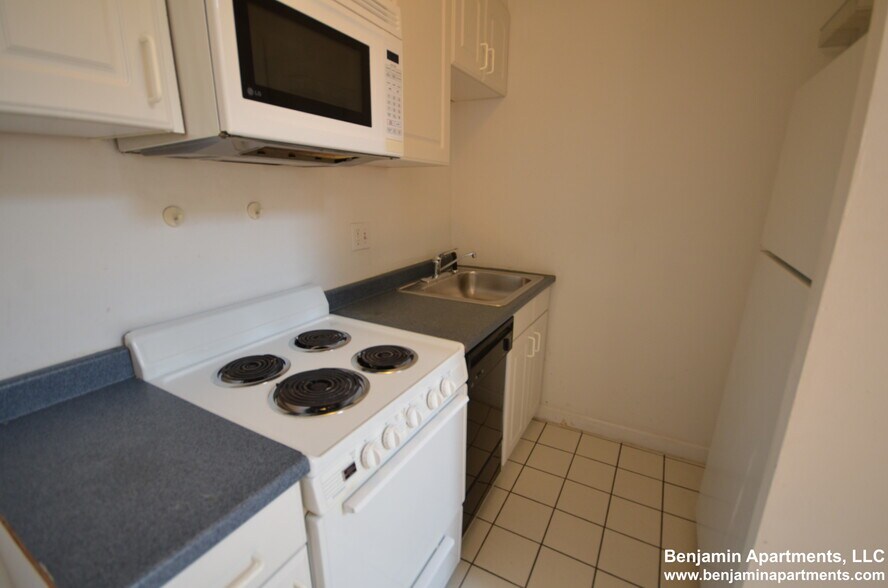 Building Photo - 10 Shepard St