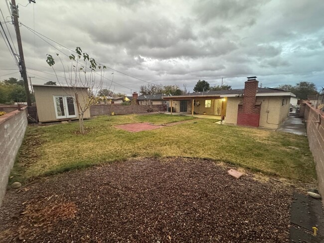 Building Photo - Spacious 3 Bedroom Home