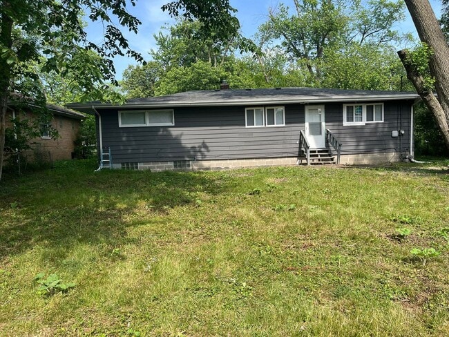 Building Photo - WOW! This is a Home! 3-bedroom, 1-bath hom...