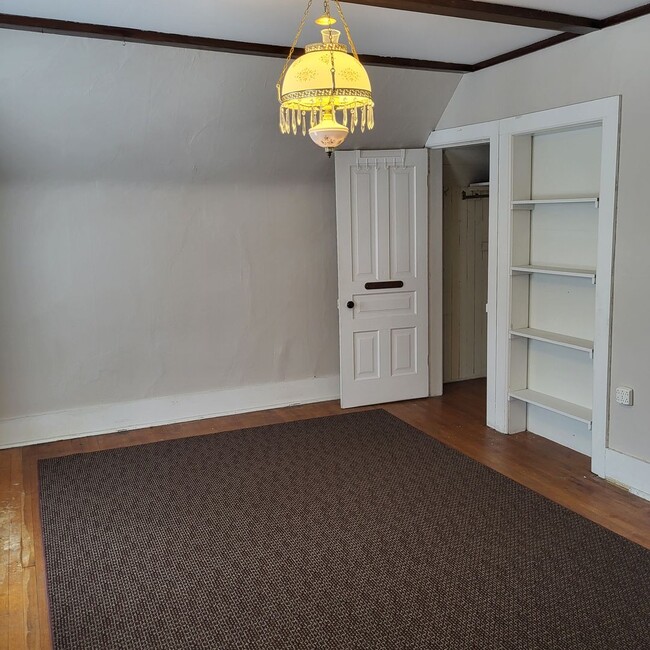 Building Photo - BEAUTIFUL 4 BEDROOM HOME NEAR DOWNTOWN CADILLAC