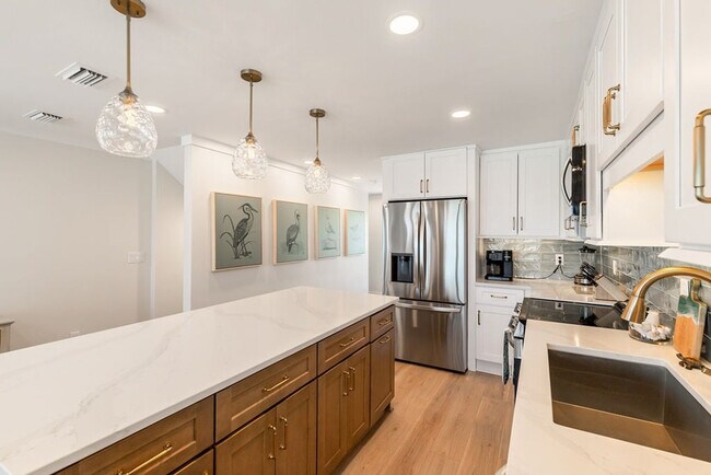 Building Photo - 100 S Spooky Ln