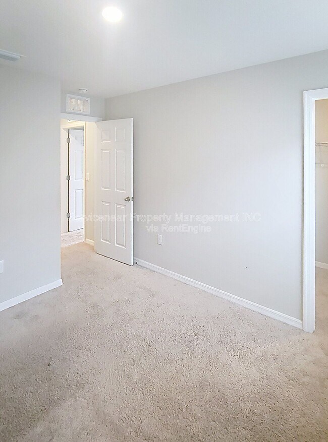 Building Photo - 12937 Camarillo Pl