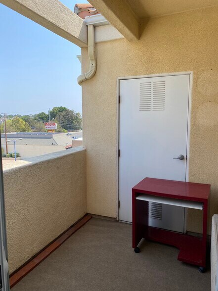 Private balcony - 3120 Sepulveda Blvd