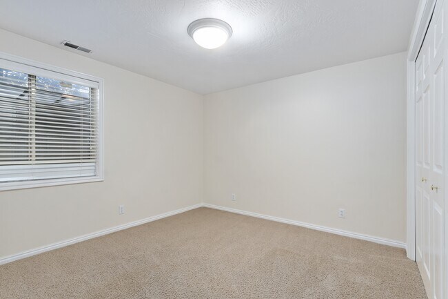 Building Photo - 3666 Pearblossom Cir