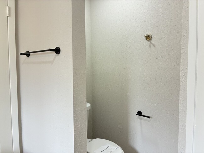 Building Photo - For Lease | 3 Bed, 2 Bath | 1,448 Sq Ft | Cypress Meadow Community |